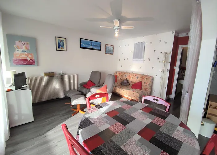 Bord De Avec Balcon Et Parking - Fr-1-652-28 דירה *