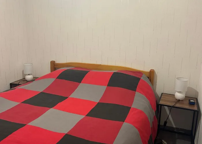 Bord De Avec Balcon Et Parking - Fr-1-652-28