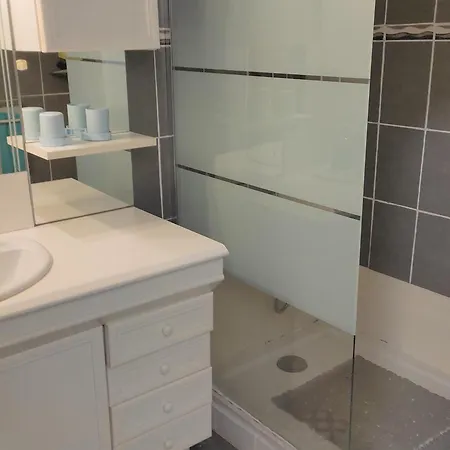 Bord De Avec Balcon Et Parking - Fr-1-652-28 Apartmán