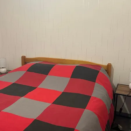 Bord De Avec Balcon Et Parking - Fr-1-652-28