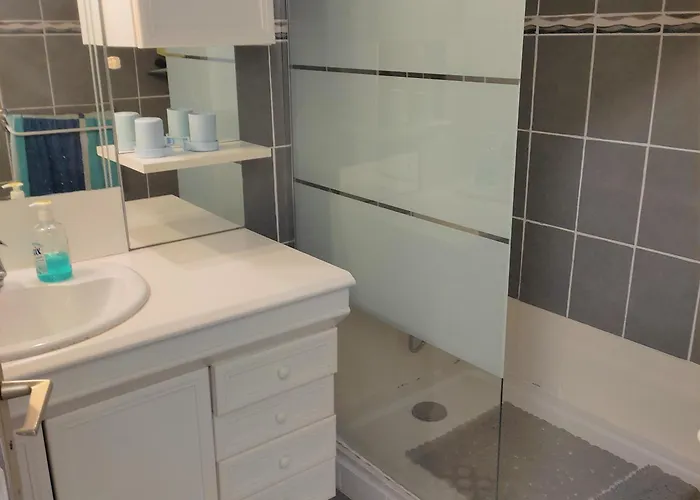 Bord De Avec Balcon Et Parking - Fr-1-652-28 아파트