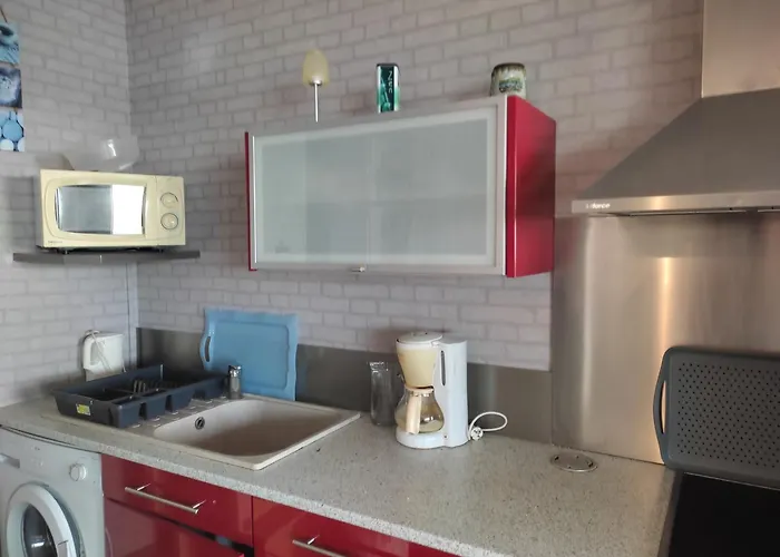 Bord De Avec Balcon Et Parking - Fr-1-652-28 아파트